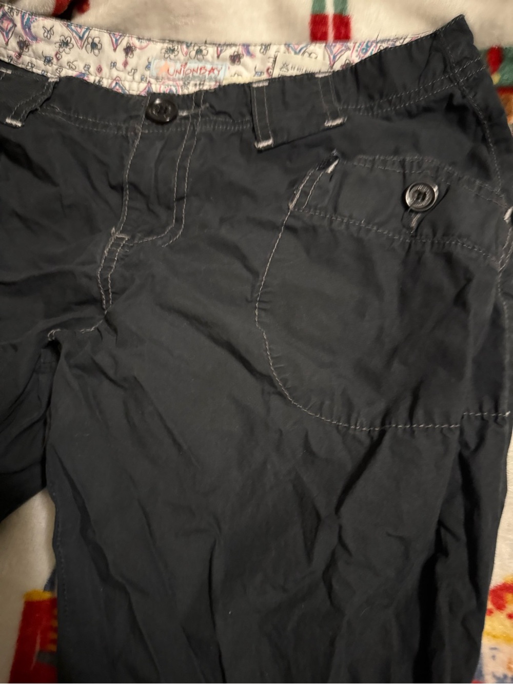 UNIONBAY Women's Black Capris with Button Pocket Detail vintage